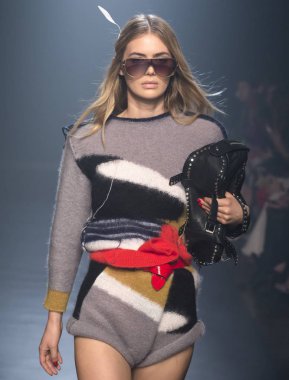 Rehberleri ve Voltaire göstermek, pist, Sonbahar Kış 2018, New York Fashio