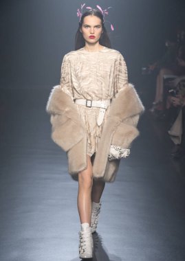 Rehberleri ve Voltaire göstermek, pist, Sonbahar Kış 2018, New York Fashio