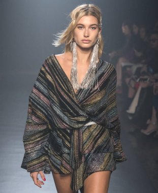 Rehberleri ve Voltaire göstermek, pist, Sonbahar Kış 2018, New York Fashio