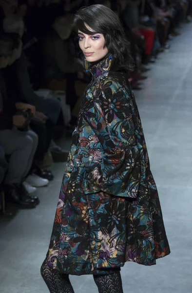 Шоу Анны Суи - осень-зима 2018, Неделя моды в Нью-Йорке — стоковое фото