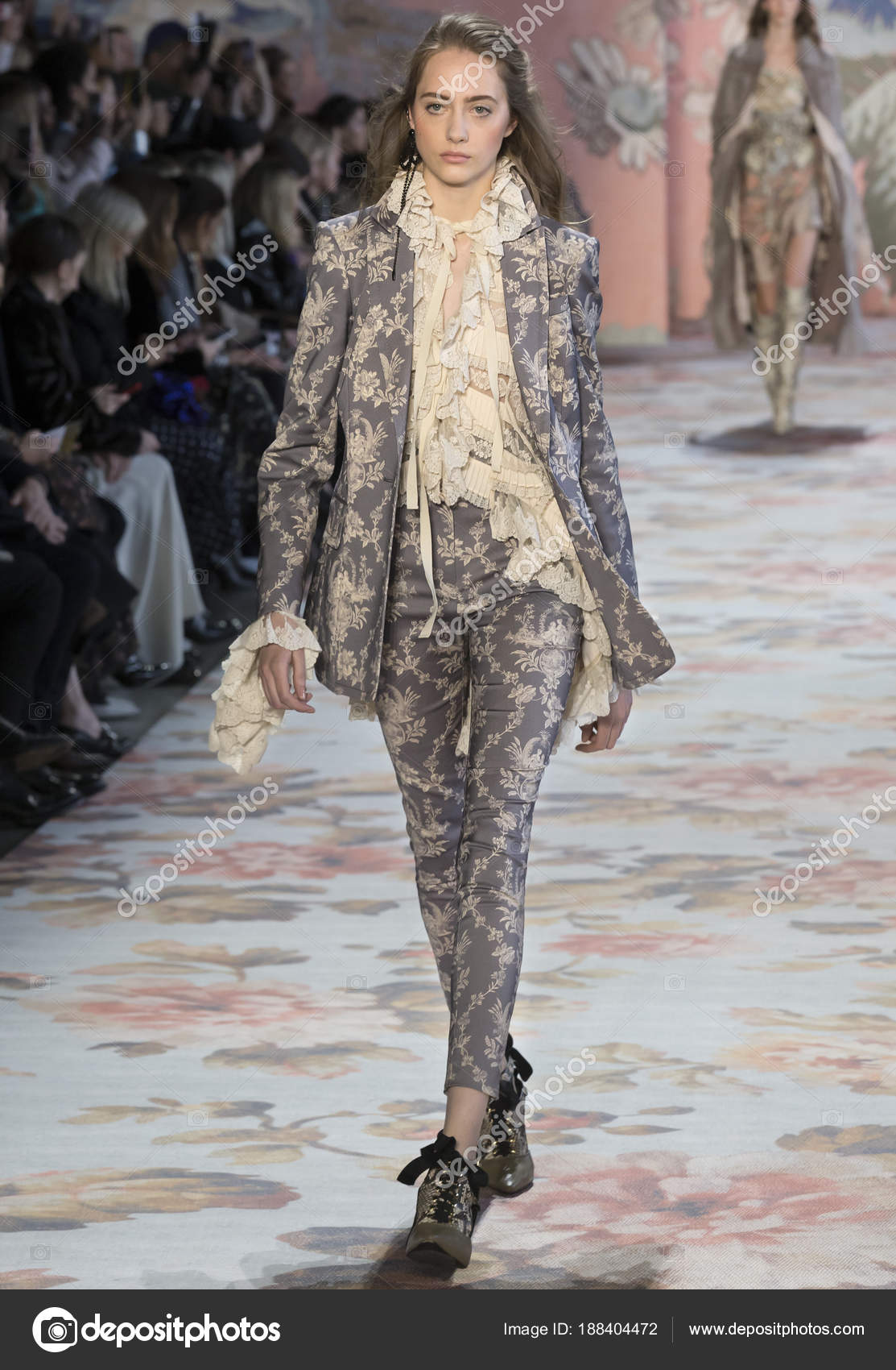 Zimmermann Show Fall Winter 2018 New York Fashion Week Stock Editorial Photo C Sharpshooter 188404472