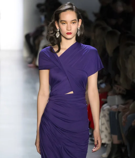 Tadashi Shoji Pokaż - jesień zima 2018, New York Fashion Week — Zdjęcie stockowe