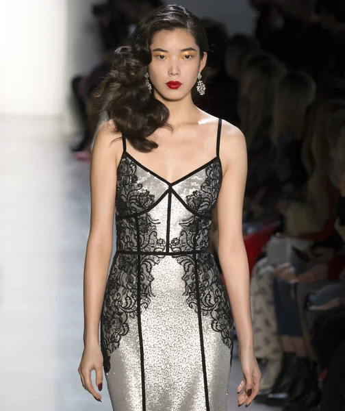 Tadashi shoji show - herbst winter 2018, new york fashion week — Stockfoto