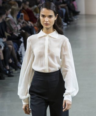 Öğlene kadar Noor show - sonbahar kış 2018, New York Moda Haftası