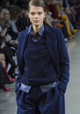 Öğlene kadar Noor show - sonbahar kış 2018, New York Moda Haftası