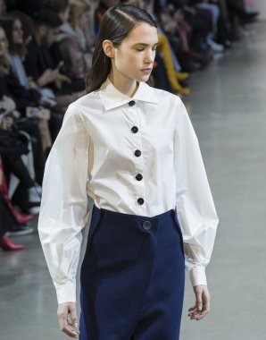 Öğlene kadar Noor show - sonbahar kış 2018, New York Moda Haftası