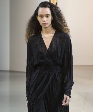 Öğlene kadar Noor show - sonbahar kış 2018, New York Moda Haftası