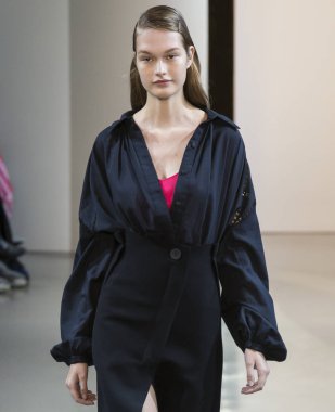 Öğlene kadar Noor show - sonbahar kış 2018, New York Moda Haftası