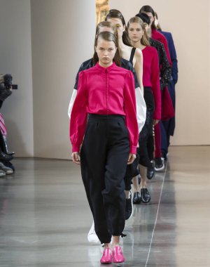 Öğlene kadar Noor show - sonbahar kış 2018, New York Moda Haftası