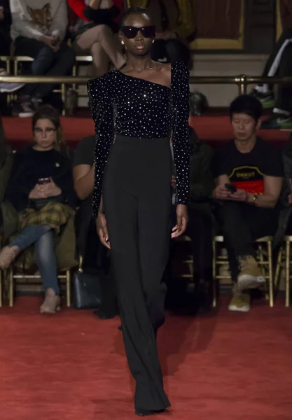 Show de Christian Siriano - Otoño Invierno 2018, Semana de la Moda de Nueva York — Foto de Stock