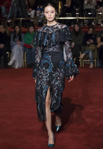 Show de Christian Siriano - Otoño Invierno 2018, Semana de la Moda de Nueva York — Foto de Stock