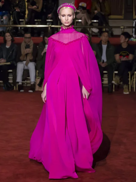 Christian Siriano show - őszi téli 2018-ban, New York-i Fashion Week — Stock Fotó