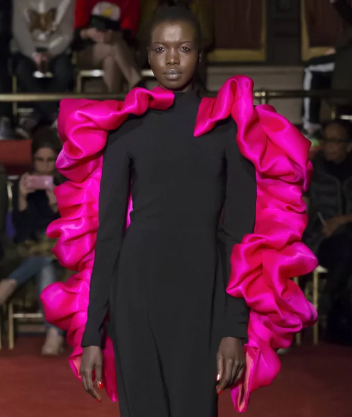 Show de Christian Siriano - Otoño Invierno 2018, Semana de la Moda de Nueva York — Foto de Stock