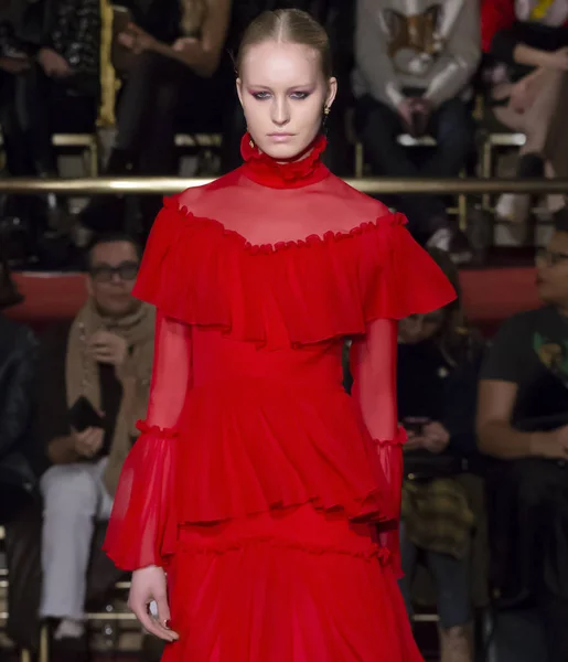 Christian Siriano show - őszi téli 2018-ban, New York-i Fashion Week — Stock Fotó