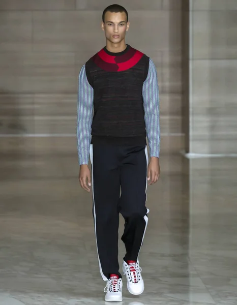 fotos de stock, imágenes de Perry ellis sin royalties Depositphotos