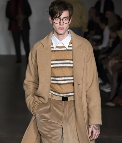 Todd Snyder - Hombres Otoño Invierno 2018 Mens Show — Foto de Stock