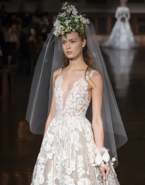 Reem Acra - Colección Primavera 2019 - Semana de la Moda de Nueva York Brida — Foto de Stock