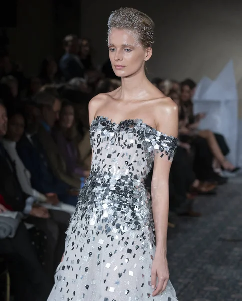 Mira zwillinger - kollektion frühjahr 2019 - new york fashion week — Stockfoto