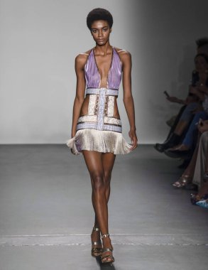 Custo Barcelona 2020 Yaz Pist Şovu