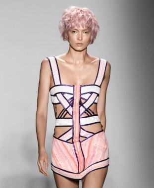 Custo Barcelona 2020 Yaz Pist Şovu