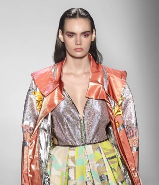 Custo Barcelona 2020 Yaz Pist Şovu