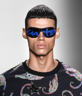 Custo Barcelona 2020 Yaz Pist Şovu