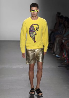 Custo Barcelona 2020 Yaz Pist Şovu