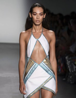 Custo Barcelona 2020 Yaz Pist Şovu