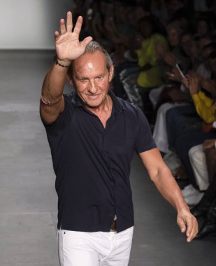 Custo Barcelona 2020 Yaz Pist Şovu