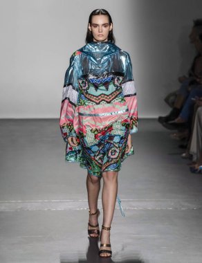 Custo Barcelona 2020 Yaz Pist Şovu