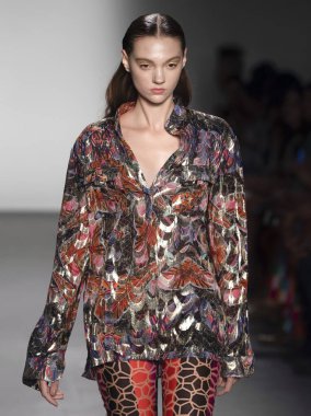 Custo Barcelona 2020 Yaz Pist Şovu