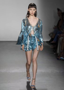 Custo Barcelona 2020 Yaz Pist Şovu