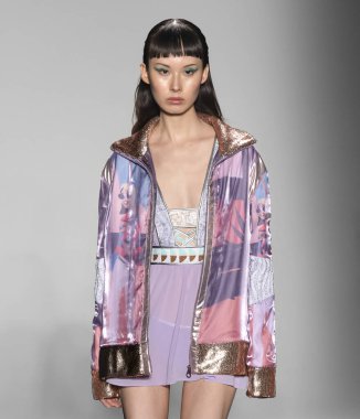 Custo Barcelona 2020 Yaz Pist Şovu