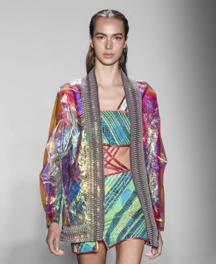 Custo Barcelona 2020 Yaz Pist Şovu