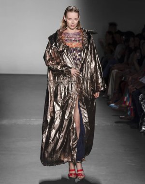 Custo Barcelona 2020 Yaz Pist Şovu