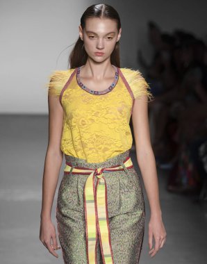 Custo Barcelona 2020 Yaz Pist Şovu