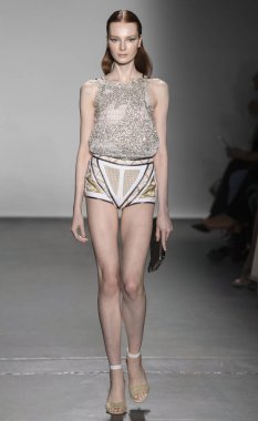 Custo Barcelona 2020 Yaz Pist Şovu