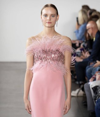 Pamella Roland 2020 Yaz Pist Şovu