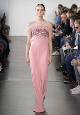 Pamella Roland 2020 Yaz Pist Şovu