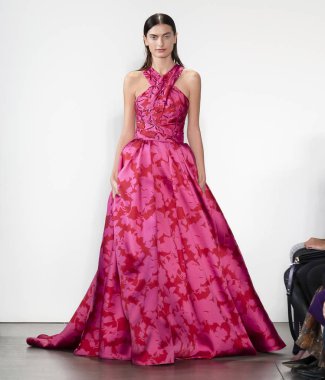 Pamella Roland 2020 Yaz Pist Şovu