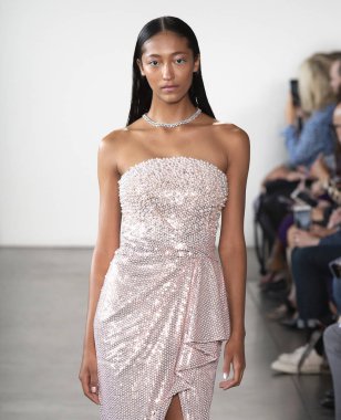 Pamella Roland 2020 Yaz Pist Şovu