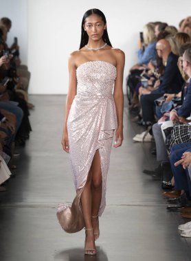 Pamella Roland 2020 Yaz Pist Şovu