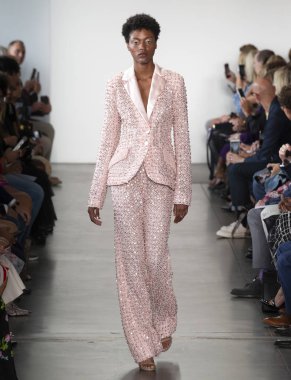 Pamella Roland 2020 Yaz Pist Şovu