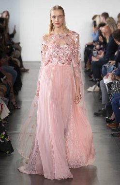 Pamella Roland 2020 Yaz Pist Şovu