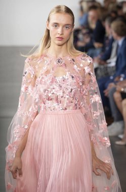 Pamella Roland 2020 Yaz Pist Şovu