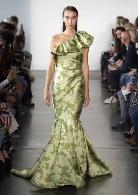 Pamella Roland 2020 Yaz Pist Şovu