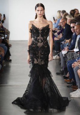 Pamella Roland 2020 Yaz Pist Şovu