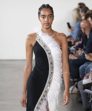 Pamella Roland 2020 Yaz Pist Şovu