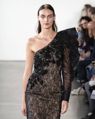 Pamella Roland 2020 Yaz Pist Şovu