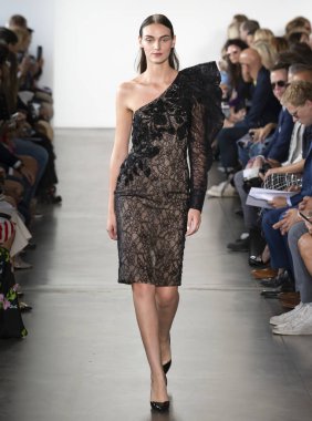 Pamella Roland 2020 Yaz Pist Şovu